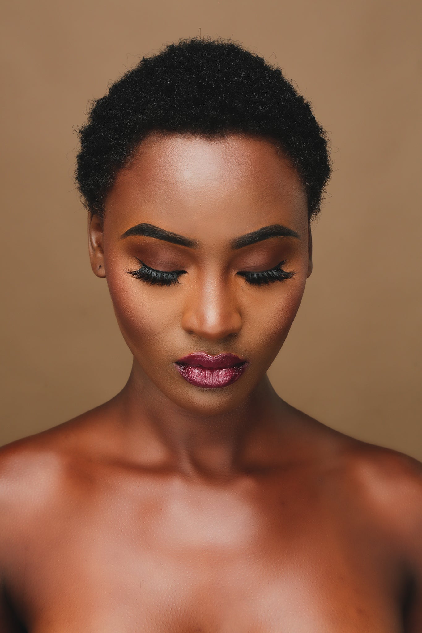 Front-view close-up of Calypso Queen 3D mink lashes on model, bold full-volume false eyelashes with soft, fanned-out finish.